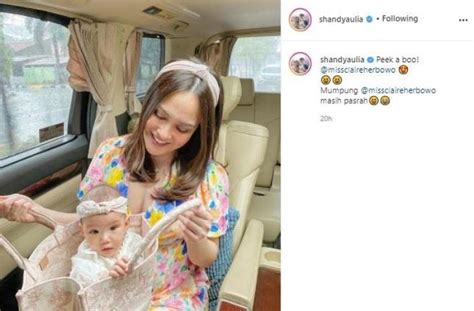 Proses menyapih bayi tidak selalu mudah bagi para ibu. Gara-gara Video Suapi Anak Makan Durian, Shandy Aulia ...