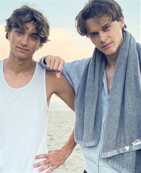 Conrad And Jeremiah Fisher The Summer I Turned Pretty Aesthetic Just Beautiful Men Pretty Men