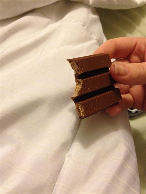 Eating A Kitkat Like This Is Totally Grounds For Divorce Huffpost