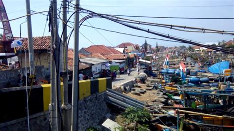 Lebih 10 kotak minuman keras dipecahkan pengerusi gabungan ngo selangor, datuk seri jamal md yunos sebagai tanda bantahan pesta arak 2017 di pintu pagar pekarangan ibu pejabat kerajaan. Arak Arakan Pesta Laut Gebang Cirebon 2017(1) - YouTube