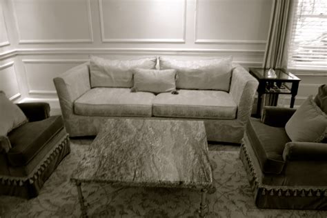 Chair rail is the most misused and abused molding in new houses today. Beaux Mondes Designs: Picture frame and chair rail moulding