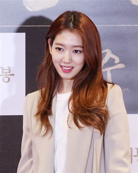 Hyun bin looked park shin hye passionately behind the scenes memories of the alhambra. Park Shin-hye - Wikipédia, a enciclopédia livre