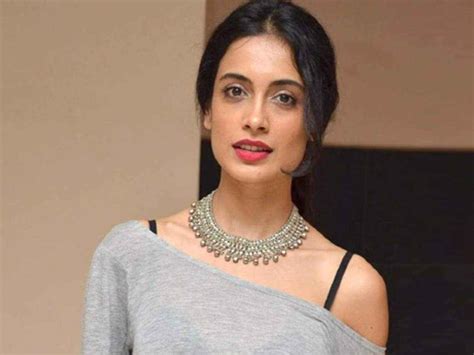 Sarah Jane Dias Height Weight Age Affairs Wiki And Facts Stars Fact