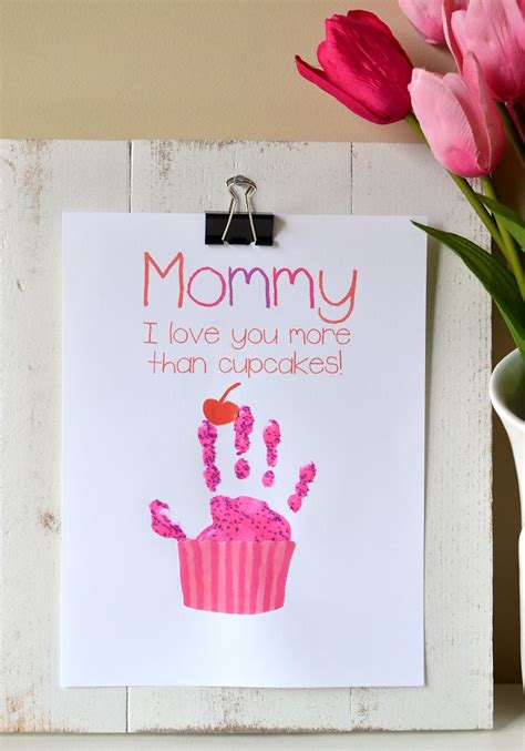 Since 1914, mother day have been that day to honor the most wonderful and important person in a family. Cupcake Handprint Gift for Mother's Day - free printable ...