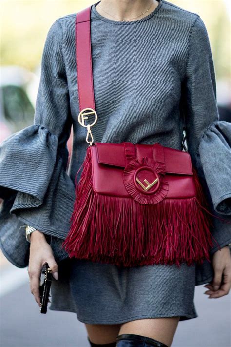 Welche Farbe passt zu Grau? | Graue mode, Grauen rock, Was ... Auf der suche nach farben, die zusammen passen, finden sie hier schöne kombinationsmöglichkeiten zu den farben entdecken sie, welche farben zu blau, rot, orange, gelb, braun, beige, grün, lila und grau passen.
