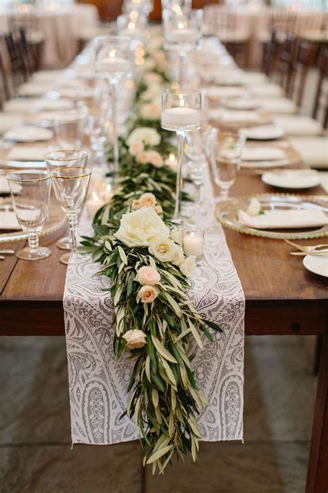 99 Stunning Gold Winter Decoration Ideas | Table runners wedding