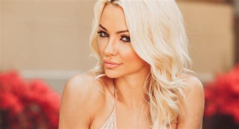 Choose any iphone walpaper wallpaper for your ios device. One to Watch: Stunningly beautiful model Lindsey Pelas ...
