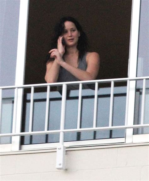 Jennifer Lawrence Smokes In Hawaii Before Resuming Catching Fire Lainey Gossip Entertainment Update