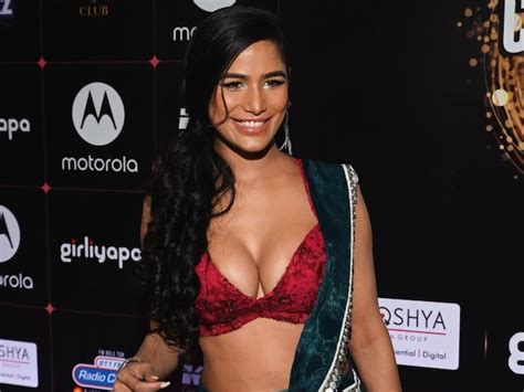 Poonam Pandey Passes Away When She Promised To Strip If India Won The 2011 World Cup News18