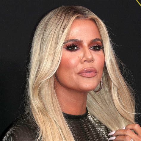 Khloé Kardashian Shocks Fans With Puffy Lips While Stepping Off Private JetTheyre Begging Her