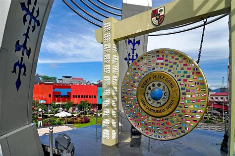 Gong Perdamaian Dunia Yang Terletak Di Kota Ambon Merupakan Salah Satu