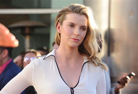 Betty Gilpin Pics 32 Hot Pictures Of Betty Gilpin Will Make Watch
