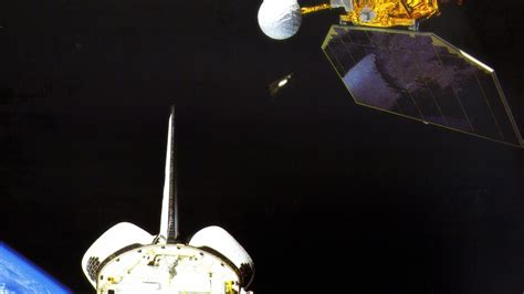 Old Nasa Space Satellite Crashes To Earth Mashable
