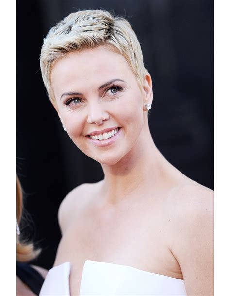 On conseille aux blondes de se tourner vers des couleurs claires et des teintes froides. Comment maquiller ses sourcils - Maquillage des yeux ...
