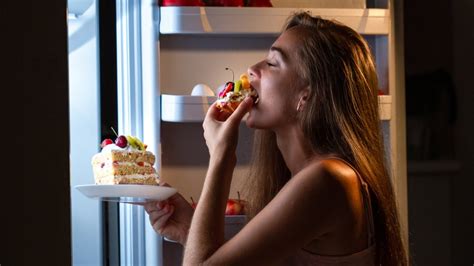 Science Explains Why You Want To Eat Even When Youre Not Hungry