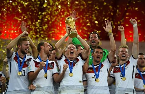 We want to be involved right until the very last game. Fußball-Weltmeister 2014 Deutschland als Wallpaper - it ...