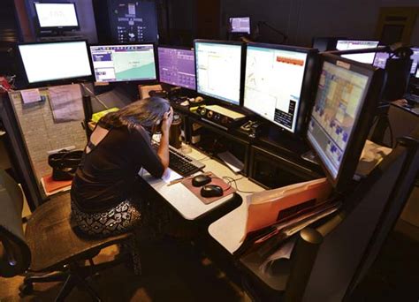 911 Dispatchers Doing A Job That Makes A Difference News Sports