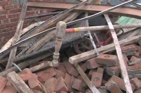 خان پور میں زیر تعمیر مکان کی چھت گر گئی ملبے تلے دب کر 7 مزدور زخمی