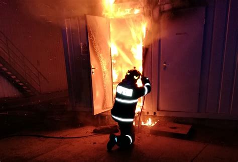 Doua persoane au ajuns la spital cu arsuri pe corp de gradul ii si iii. Incendiu la o fabrica de langa Timisoara! 250 de angajati ...