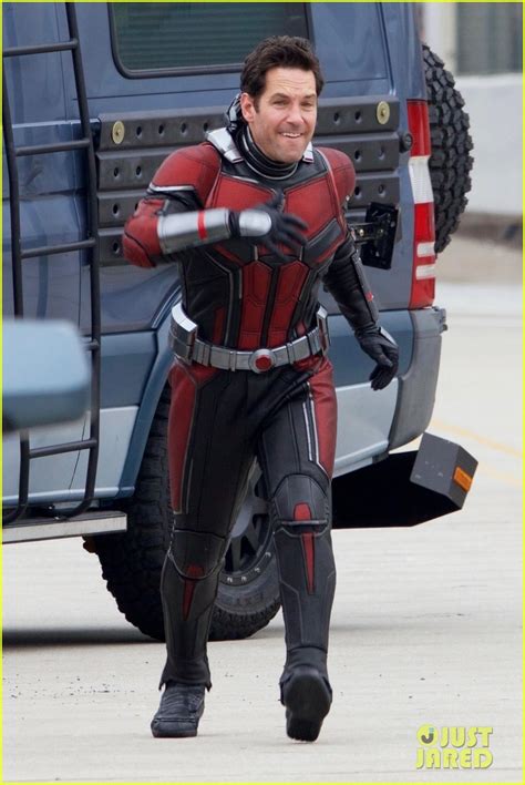 Paul Rudd Runs In Costume On The Set Of Ant Man And The Wasp First Look Photo 3972053