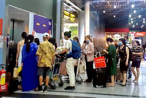 Cảng hàng không quốc tế tân sơn nhất; TP.HCM đề xuất làm cầu đi bộ, hầm chui trước ga quốc nội sân bay Tân Sơn Nhất