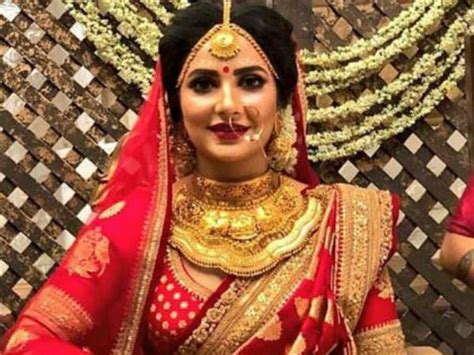 See full list on banglanotice.com সিঁদুর দান থেকে রূপোর বাসনে খাওয়া দাওয়া! রাজ-শুভশ্রীর ...