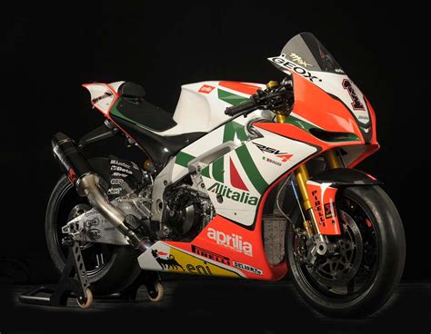 Στην προσπάθεια αυτή, το νέο rsv4r έχει. Max Biaggi Unveils #1 Plate for WSBK - Asphalt & Rubber