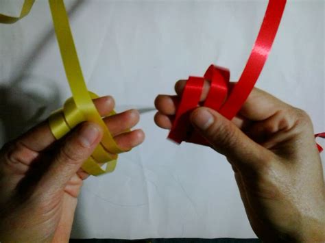 Contoh lengkap kerajinan tangan dari sedotan beserta cara membuat dengan mudah dengan membuat nanas mawar dari sedotan. Gambar Ketupat Dari Pita Jepang - AR Production