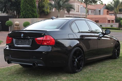 Wpływa na nie kondycja i wyposażenie samochodu oraz chęć sprzedającego do pozbycia się auta. My First BMW (E90 335i)