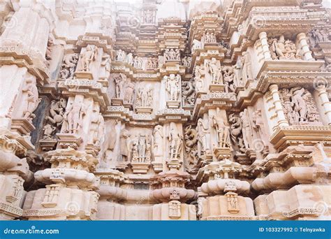 Bajorrelieve Antiguo En El Templo Erótico Famoso En Khajuraho La India