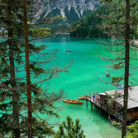 Lincroyable Beauté Du Lac De Braies Dans La Région Des Dolomites à L