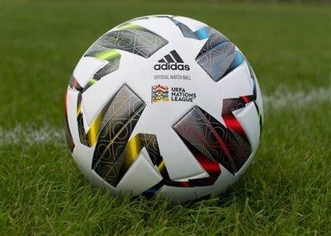 Uefa, bu yıl i̇stanbul'da oynanması planlanan uefa şampiyonlar ligi 2020 final maçını portekiz'in başkenti lizbon'a aldı. Balón adidas UEFA Champions League Final Istanbul 2021