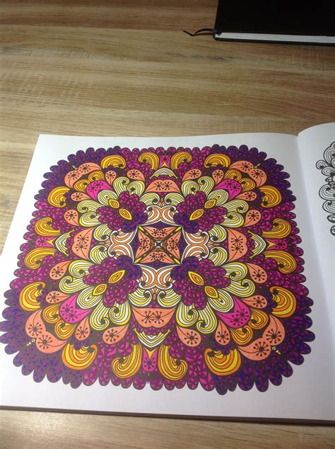 Dit is een leuk tijdverdrijf voor volwassenen en is niet. Stabilo 68: enige echte mandala kleurboek | Mandala ...