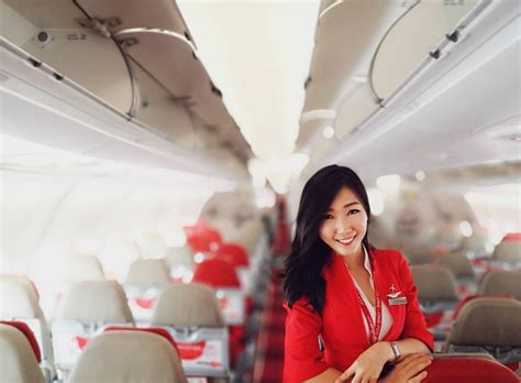 Some salaries have an element of commission. 【Malaysia】 AirAsia cabin crew / エアアジア 客室乗務員 【マレーシア】