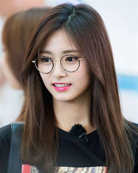 No Tzuyu No Life On Instagram “looks So Gorgeous In Her Glasses💗” Glasses Gorgeous Instagram