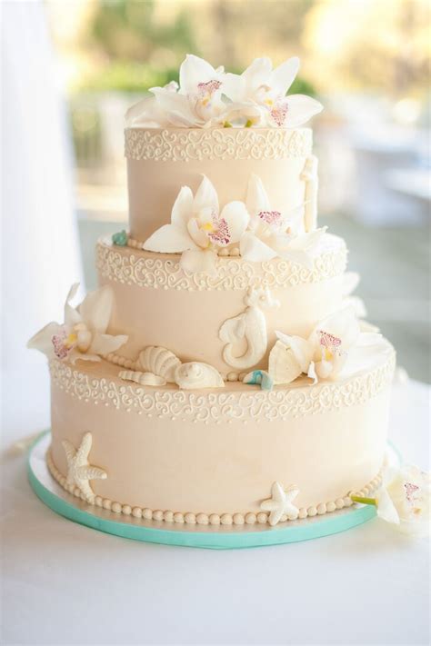 Can you imagine a more romantic place to get married than on the ionic sands of miami beach or south beach? Beach Themed Wedding Cake with Seashells and Seahorses