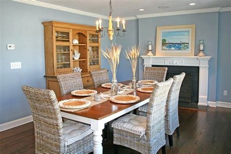 While cheerful and uplifting, the perfect shade of powder blue can be difficult to select. Benjamin Moore French Toile Paint - Design Collection