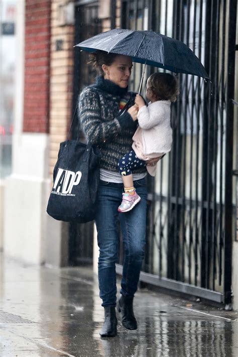 Natalie Portman Takes Her Daughter Amalia Out For Lunch In Los Angeles