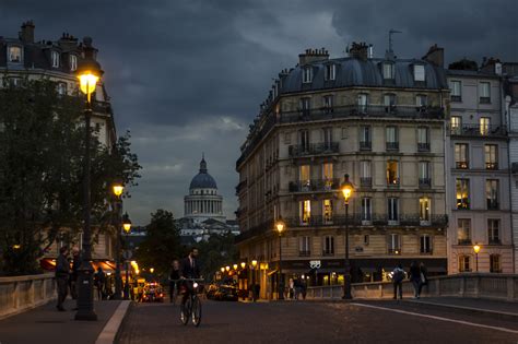 Paris Night Photo Tour — Aperture Tours