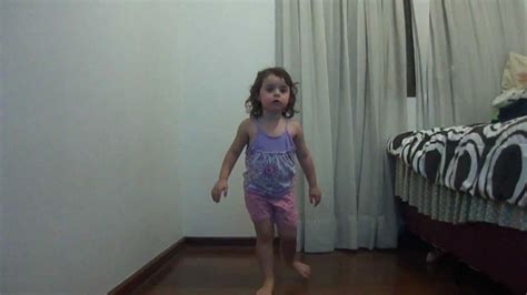 Meninas Dancando 13 Años Menina De 5 Anos Dançando As Metralhadora