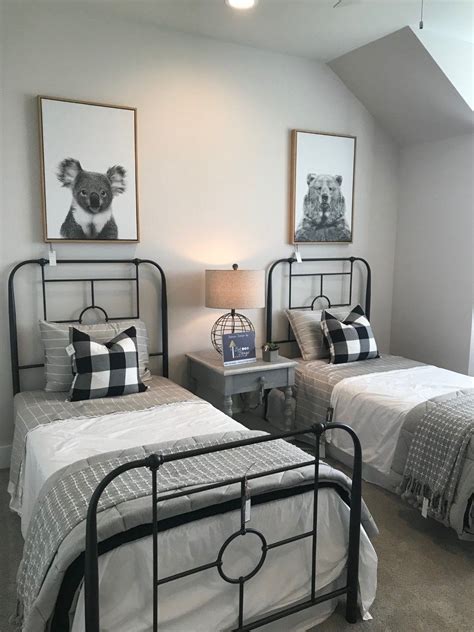 Small bedroom decorating ideas and space saving furniture. 41 Classy Bedrooms Twin Beds Ideas For Small Rooms - Ever ...