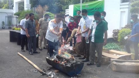 Bom bali 2002 bukan teror bom pertama di indonesia setelah lengsernya soeharto. Pejabat Sementara Wali Kota Makassar Nyaris Jadi Korban ...