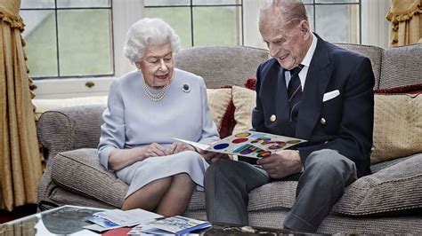 Vor 73. Hochzeitstag mit Philip: Die Queen genießt Ausritt ...