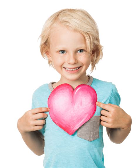 Lindo Joven Sosteniendo El Corazón De Amor Sonriendo Png San Valentin