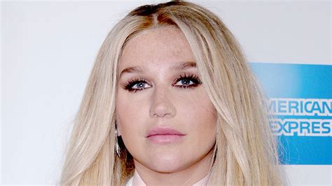 Kesha Opens Up On Eating Disorder During Trailblazer Acceptance Speech