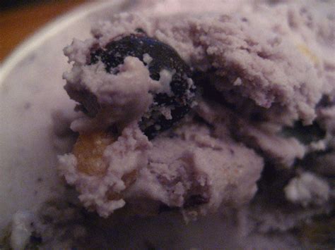 Häagen-Dazs Limited Edition Blueberry Crumble Ice Cream & My 2012