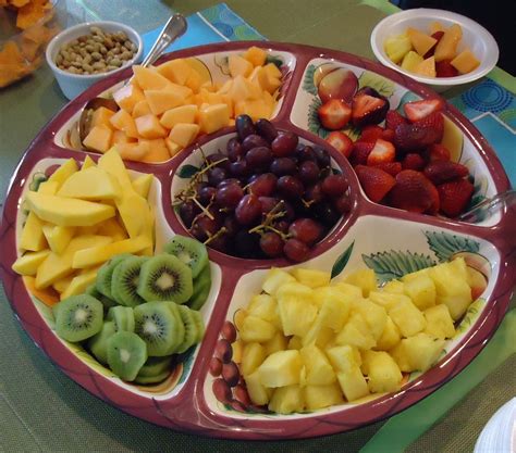 10 Attractive Fruit Tray Ideas For Parties 2024