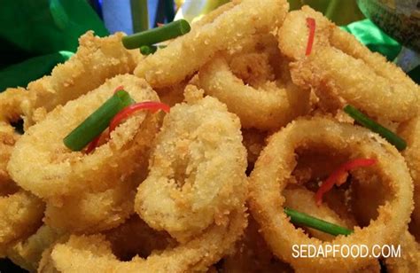 Beberapa resep ayam goreng yang lezat dan bagaimana cara membuatnya dengan mudah sehingga kamu bisa mempraktikannya di setelah itu, lapisi ayam dengan tepung kembali dan masukkan dalam penggorengan. Resepi Sotong Goreng Tepung Mudah ~ Resep Masakan Khas