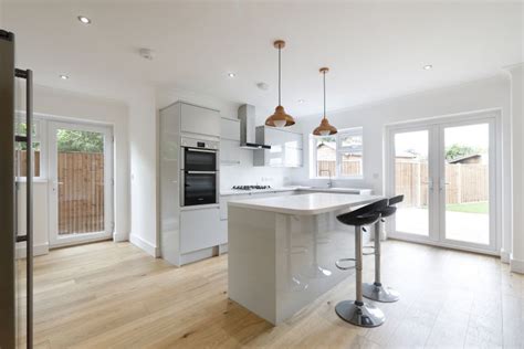 For more kitchen inspiration visit. Installed but Unused Howdens Dove Grey Gloss Kitchen ...