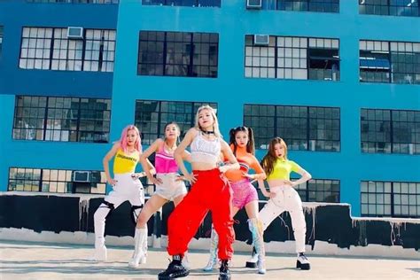 Update Itzy Grabs Attention In Icy Mv Teaser Soompi Itzy Icy